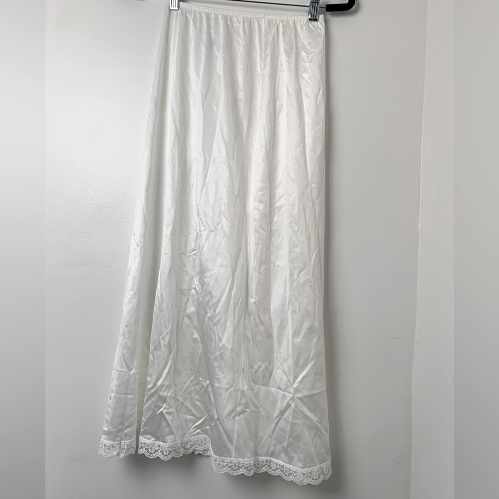 🎄🔥🕊️ Vintage Warners Long White Lace Half Slip Skirt